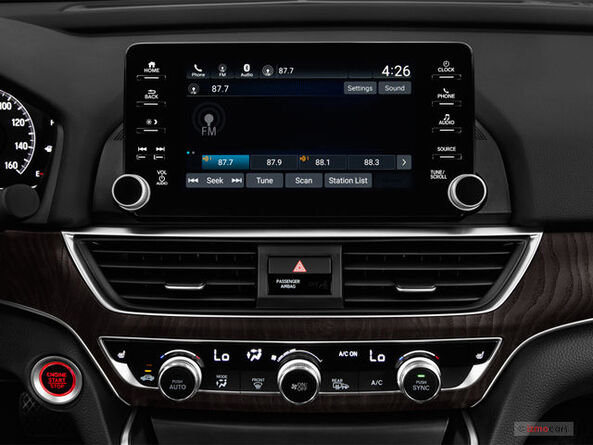 He-thong-giai-tri-da-phuong-tien-cao-cap-va-hien-dai-voi-Apple-CarPlay